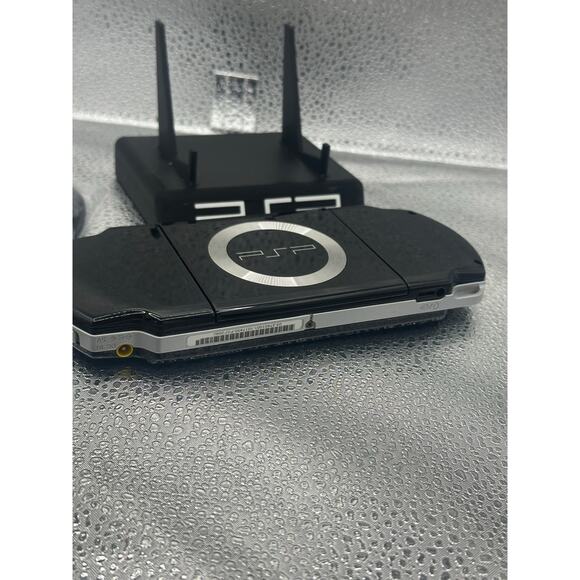 psp 3000 w/charger & new battery - Picture 6 of 9